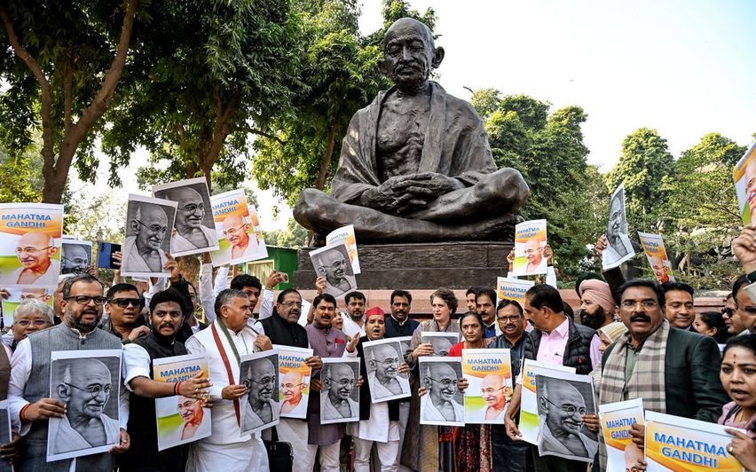 സമരാഗ്നിയായി ഗാന്ധിജി; തൊഴിലുറപ്പ് നിയമഭേദഗതി: പാർലമെന്റിനകത്തും പുറത്തും പ്രതിഷേധം