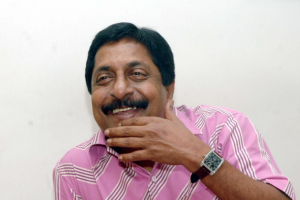 മലയാള ചലച്ചിത്രത്തിൻ്റെ വ്യാകരണം മാറ്റിക്കുറിച്ച ശ്രീനിവാസൻ     - മുല്ലപ്പള്ളി രാമചന്ദ്രൻ