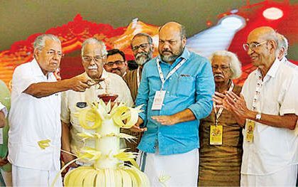 ഭരണഘടനയെയും ജനാധിപത്യത്തെയും സംരക്ഷിക്കാൻ സാംസ്‌കാരിക പ്രതിരോധം ഉയരണം - മുഖ്യമന്ത്രി