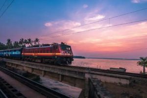 യാത്ര നിരക്ക് വര്‍ധിപ്പിച്ച്‌ റെയില്‍വേ; പുതിയ നിരക്ക് ഇങ്ങനെ