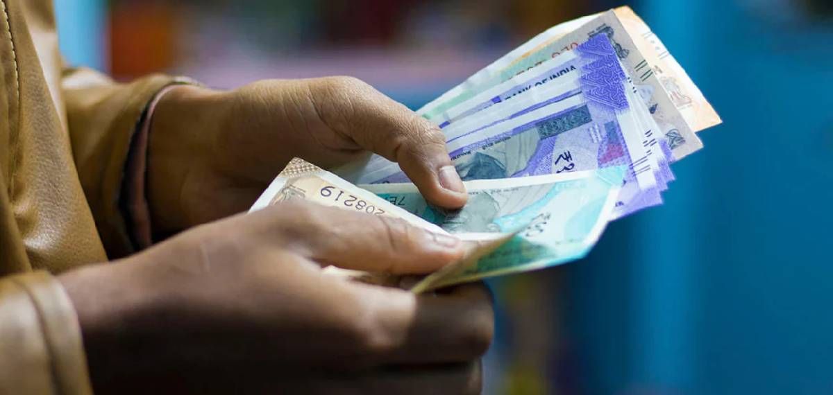 സ്ത്രീകൾക്ക് മാസം 1000 രൂപ ധനസഹായം; അപേക്ഷ ഫോം ഇന്ന് മുതൽ വിതരണം ചെയ്യും