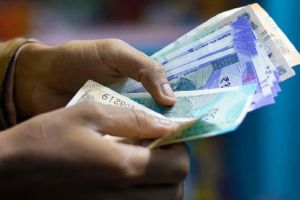 സ്ത്രീകൾക്ക് മാസം 1000 രൂപ ധനസഹായം; അപേക്ഷ ഫോം ഇന്ന് മുതൽ വിതരണം ചെയ്യും