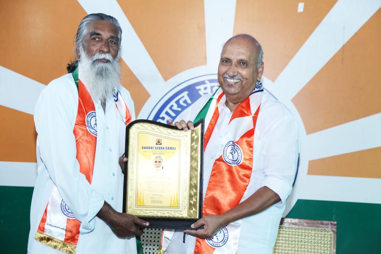 കളരിപ്പയറ്റിന്റെ ചരിത്രവഴികളിലൂടെ ഒരു ദേശീയ അംഗീകാരം; പ്രൊഫ. കെ. വിജയകുമാറിന് ഭാരത് സേവക് സമാജ് പുരസ്കാരം