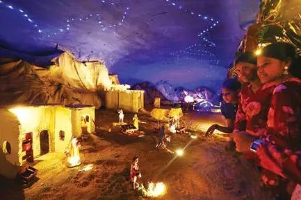 വമ്പൻ പുൽക്കൂടൊരുക്കി ആഘോഷം