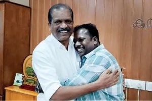 പി. വിശ്വനാഥനെ അഭിനന്ദിക്കാൻ മന്ത്രിയെത്തി