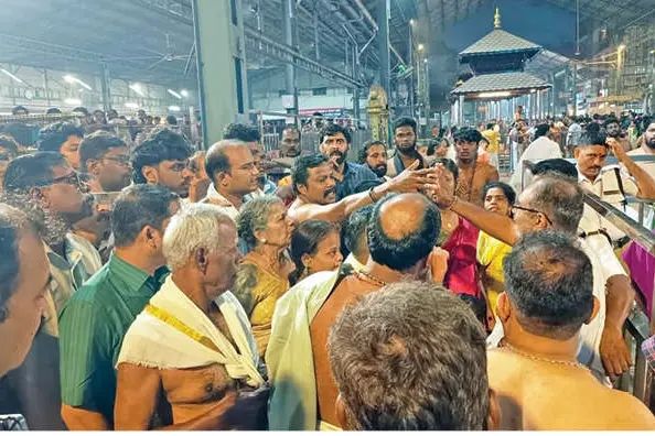 ഗുരുവായൂരിൽ പുതുവർഷദിനത്തിരക്ക് നിയന്ത്രണം വിട്ടു