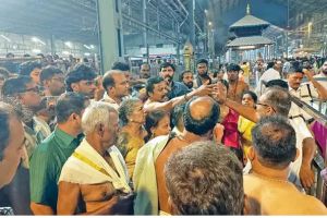 ഗുരുവായൂരിൽ പുതുവർഷദിനത്തിരക്ക് നിയന്ത്രണം വിട്ടു