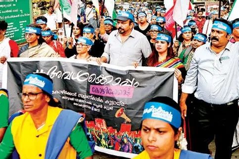 ആടിയും പാടിയും പറഞ്ഞും അവർ പ്രഖ്യാപിച്ചു, എന്നും ‘അവൾക്കൊപ്പം’