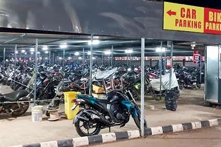 വടകര റെയിൽവേ സ്റ്റേഷൻ പാർക്കിങ്ങിൽ അഗ്നിരക്ഷാസംവിധാനം പേരിനുമാത്രം