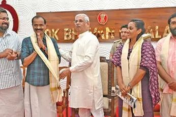 വികസനത്തിന് പണം പ്രശ്‌നമല്ല; വേണ്ടത് സമർപ്പണവും നിർവഹണവും - ഗവർണർ