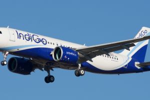 ഇന്‍ഡിഗോ എയര്‍ലൈന്‍സിന്റെ അനാസ്ഥ; യാത്രക്കാർ വിമാനത്താവളത്തിൽ കാത്തിരുന്നത് മണിക്കൂറുകളോളം