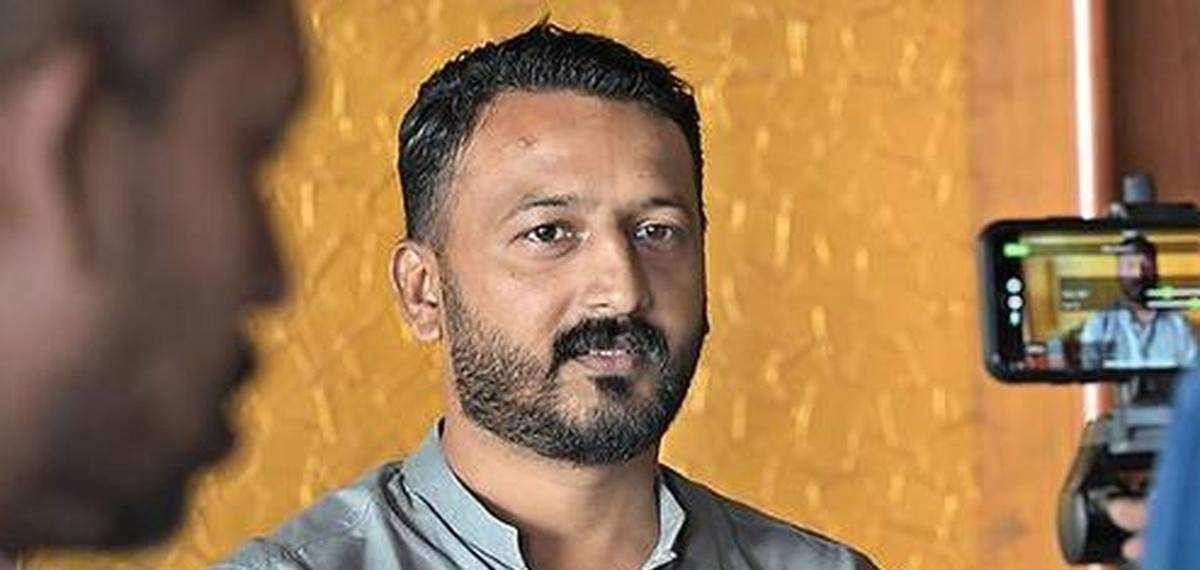 രാഹുലിനെ പൂട്ടിയത് അതിവിദഗ്ധമായി: റിസപ്ഷനിലെ ഫോണുകള്‍ പിടിച്ചെടുത്തു; മുറിയില്‍ നിന്ന് പുറത്തിറങ്ങാതെ എംഎല്‍എ