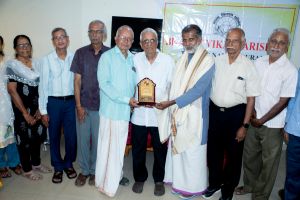 ഗാന്ധിയൻ മൂല്യങ്ങളിലൂടെ വിപ്ലവം തീർക്കുന്ന ശാന്തിഗ്രാം; ഡയറക്ടർ എൽ. പങ്കജാക്ഷന് ഭാരത് വികാസ് പരിഷത്തിൻ്റെ ആദരവ്