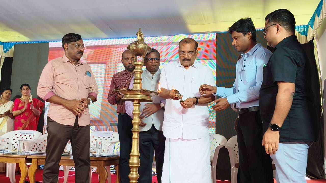 പള്ളൂർ ഗവൺമെൻറ് ആശുപത്രി പുതിയ കെട്ടിടത്തിന്റെ ശിലാസ്ഥാപനം നടന്നു