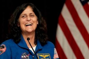 'ചന്ദ്രനില്‍ കൂടി പോകണമെന്നുണ്ട്, ഇനി ഭര്‍ത്താവ് സമ്മതിക്കില്ല'! സുനിത വില്യംസ് വിരമിച്ചു