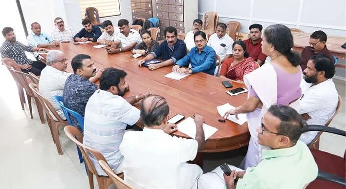 വികസനവഴികളിലേക്ക് വെളിച്ചമായി നിലമ്പൂരിൽ 'നാട്ടുസഭ'