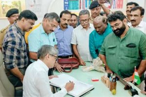 കാലിക്കറ്റിൽ വിസിയായി ഡോ. പി. രവീന്ദ്രൻ ചുമതലയേറ്റു