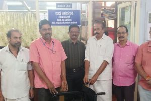 വയോജനങ്ങൾക്ക് വേണ്ടി വീൽ ചെയർ കൈമാറി.