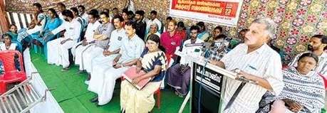 ആദിവാസിക്ഷേമസമിതി കളക്‌ടറേറ്റിന് മുൻപിൽ അനിശ്ചിതകാലസമരം തുടങ്ങി