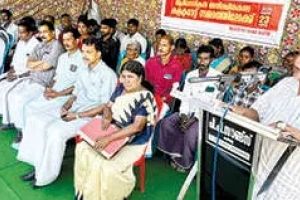 ആദിവാസിക്ഷേമസമിതി കളക്‌ടറേറ്റിന് മുൻപിൽ അനിശ്ചിതകാലസമരം തുടങ്ങി