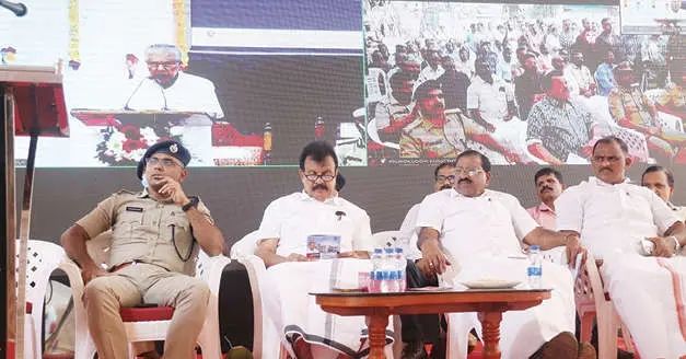 ജനമൈത്രി സ്റ്റേഷനുകൾ പോലീസും ജനങ്ങളും തമ്മിലുള്ള അകലം കുറച്ചു -മുഖ്യമന്ത്രി