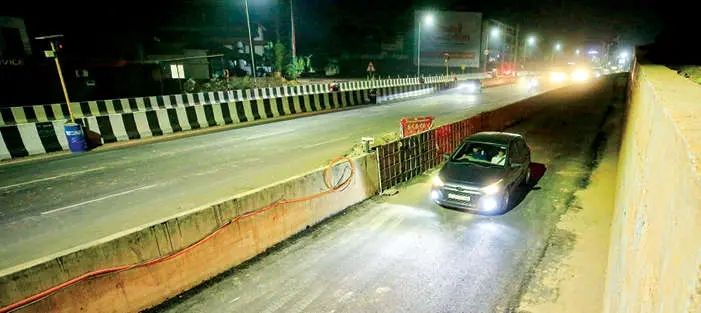 മലാപ്പറമ്പിലെ സർവീസ് റോഡ് ഭാഗികമായി തുറന്നു