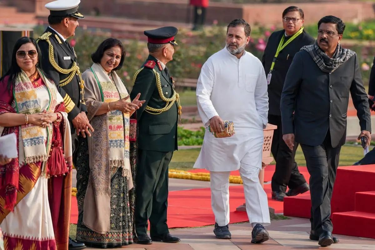 'രാഷ്ട്രപതി പറഞ്ഞിട്ടും അനുസരിച്ചില്ല'; റിപ്പബ്ലിക് ദിന ചടങ്ങിൽ രാഹുൽ 'പട്‌ക'  ധരിക്കാത്തതിനെതിരേ BJP