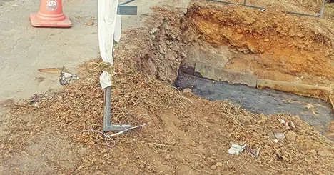 നിർമാണം അനുമതിയില്ലാതെയെന്ന്;നഗരസഭയും പൊതുമരാമത്ത് വകുപ്പും തടഞ്ഞു