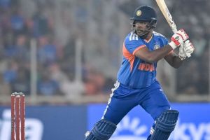 കാര്യവട്ടത്തും സഞ്ജുവിന് നിരാശ; രണ്ടക്കം കാണാതെ പുറത്ത്