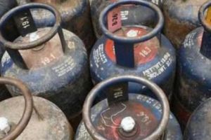 പാചക വാതക വില കൂടി; വാണിജ്യ സിലിണ്ടറിന് വര്‍ധിച്ചത് 49 രൂപ