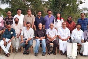 മയ്യഴിപ്പുഴയുടെ തീരങ്ങളിൽ അക്ഷരക്കൂട്ടം: സാഹിത്യത്തിലെ 'മൂപ്പന്മാരും' ഇളംതലമുറയും സംഗമിച്ച അപൂർവ്വ സായാഹ്നം