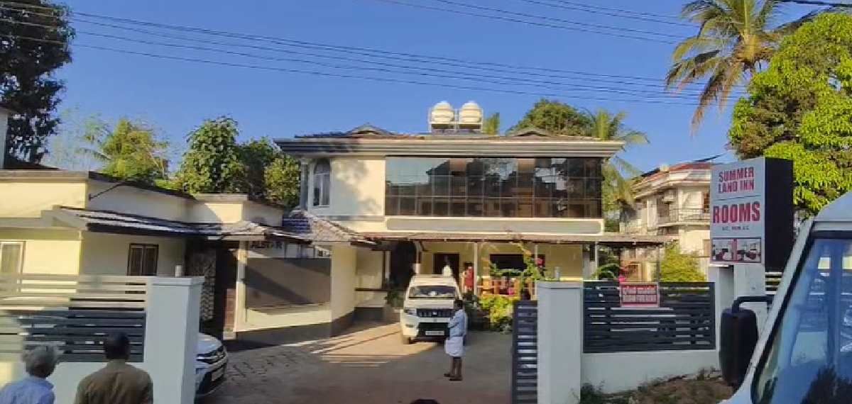 കണ്ണൂരില്‍ ലോഡ്ജില്‍ സ്ത്രീ മരിച്ച നിലയില്‍; ഒപ്പം ഉണ്ടായിരുന്ന ആളെ കാണാനില്ല