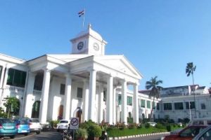 കാഷ്വല്‍ ലീവും പൊതുഅവധികളും കുറയും; അഞ്ചു ദിവസം ജോലിയില്‍ രണ്ടുതട്ടിലായി സര്‍ക്കാരും സര്‍വീസ് സംഘടനകളും