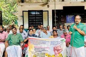 വില്യാപ്പള്ളിയിൽ ഓവുചാലിലേക്ക് കക്കൂസ് മാലിന്യം തള്ളുന്നു: പ്രതിഷേധവുമായി നാട്ടുകാരും രാഷ്ട്രീയ പാർട്ടികളും