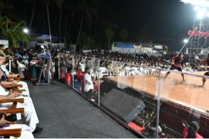 മിന്നൽ പിണരും പടനിലത്തിൽ പടനായകൻ പിണറായിക്ക് വീരവണക്കം. :ചാലക്കര പുരുഷു