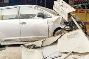 വടകരയിൽ നിയന്ത്രണം വിട്ട കാർ കടയിലേക്ക് ഇടിച്ചുകയറി; സ്ത്രീക്ക് പരിക്ക്