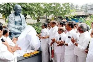 ഹൗസിങ് ഫെഡറേഷൻ റീജണൽ ഓഫീസിൽ ഗാന്ധിപ്രതിമ അനാച്ഛാദനം ചെയ്തു