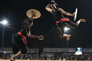 തീക്കാറ്റായ് .. പെരുമഴയായ്.. കൊടുങ്കാറ്റായ്... ഒതേനനും, കതിരൂർ ഗുരിക്കളും ഇവിടെ തന്നെയുണ്ട്..  :ചാലക്കര പുരുഷു