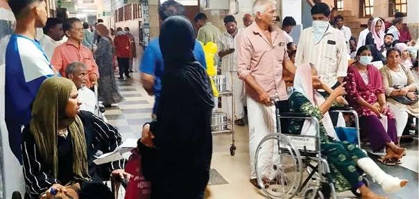 മെഡിക്കൽ കോളേജ് ഡോക്‌ടർമാരുടെ സമരം ശസ്ത്രക്രിയകൾ മാറ്റുന്നു