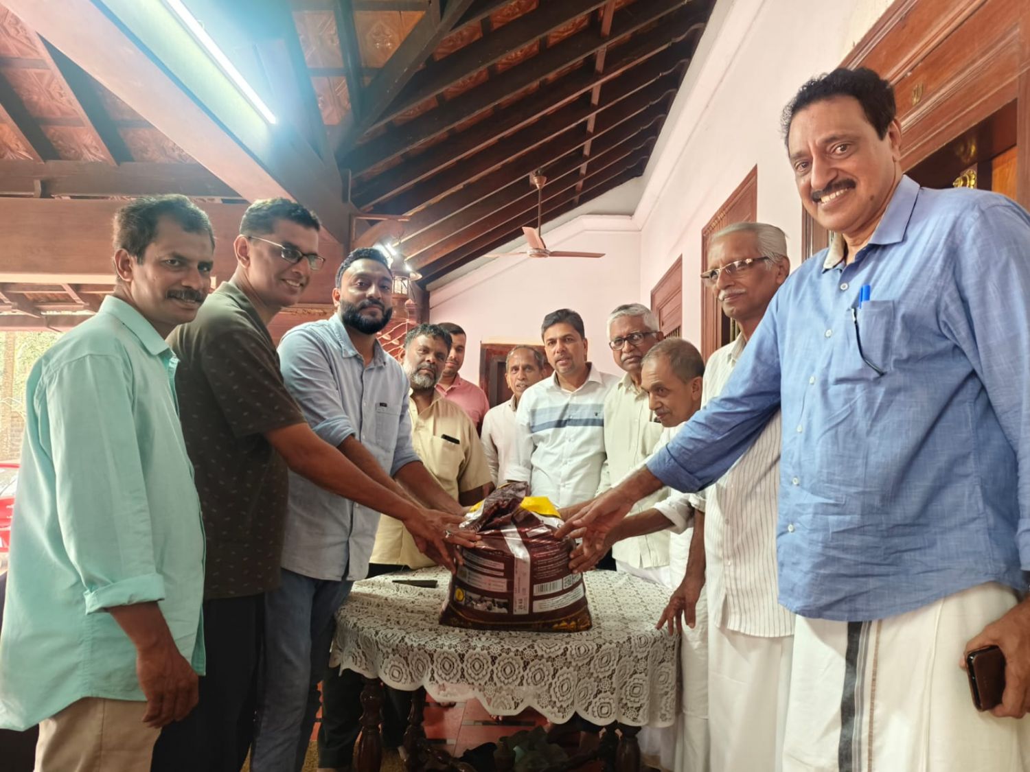 പെരിങ്ങാടി മുസ്ലിം റിലീഫ് കമ്മിറ്റി 235 കുടുംബങ്ങൾക്ക് റമദാൻ കിറ്റ് വിതരണം നടത്തി.