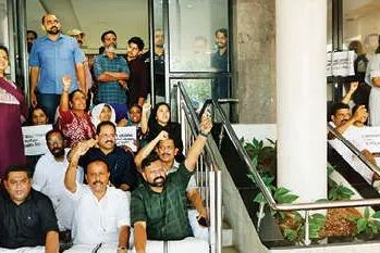 പ്രതിഷേധമിരമ്പി