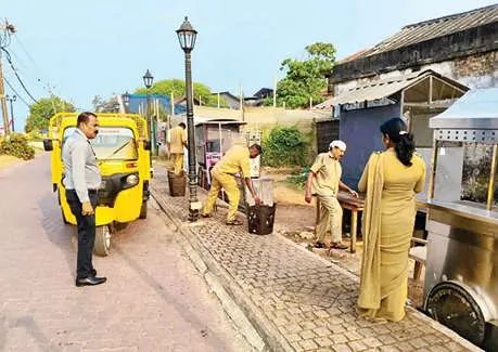 കടൽപ്പാലം പരിസരത്തെ അനധികൃത പെട്ടിക്കടകൾ നീക്കി