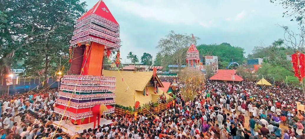 കാഴ്ച‌പ്പൂരമായി കടയ്ക്കൽ തിരുവാതിര