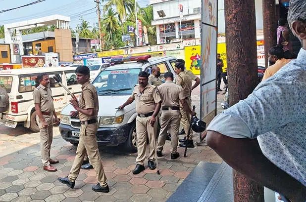 എടപ്പാളിൽ വൻ പോലീസ് സന്നാഹത്തിൽ കേരള  സ്റ്റോറി-2 പ്രദർശനം