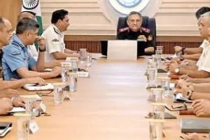 ഡിഫൻസ് ചീഫ് കൊച്ചി നാവികത്താവളം സന്ദർശിച്ചു