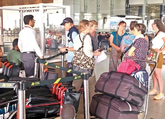 കുടുങ്ങി വിദേശികളും