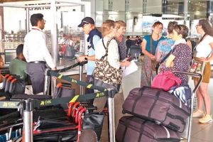 കുടുങ്ങി വിദേശികളും