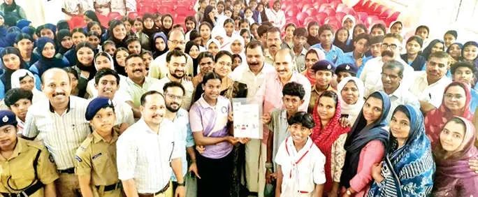 ഭൂമിയുടെ ആധാരം കൈമാറി