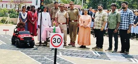 മാതൃകാ റോഡ് നിർമിച്ച് ട്രാഫിക് പരിശീലനം