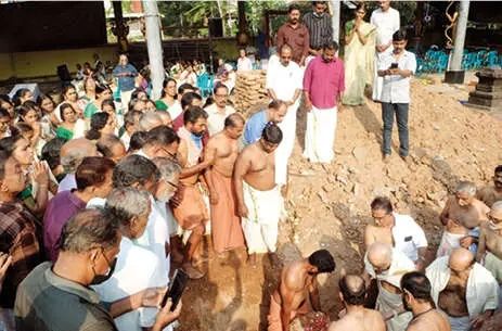 അനന്തപുരം മഹാവിഷ്ണുക്ഷേത്രത്തിൽ ചുറ്റമ്പല നിർമ്മാണത്തിന് ശിലയിട്ടു